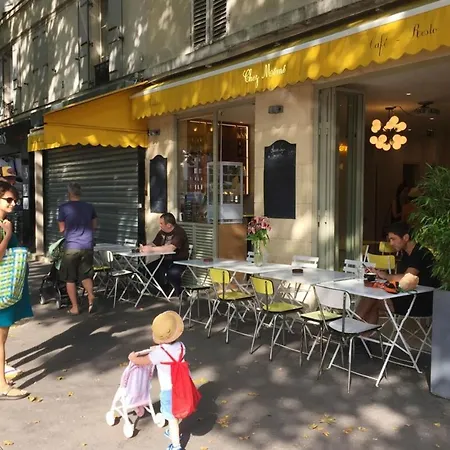Beautiful Parisian Apt- Buttes-Chaumont Park *